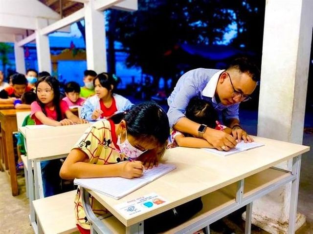 Vietnam teacher runs free classes for children over 10 years - Vimarsana News