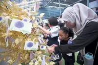 Schoolkids pen their sad goodbyes