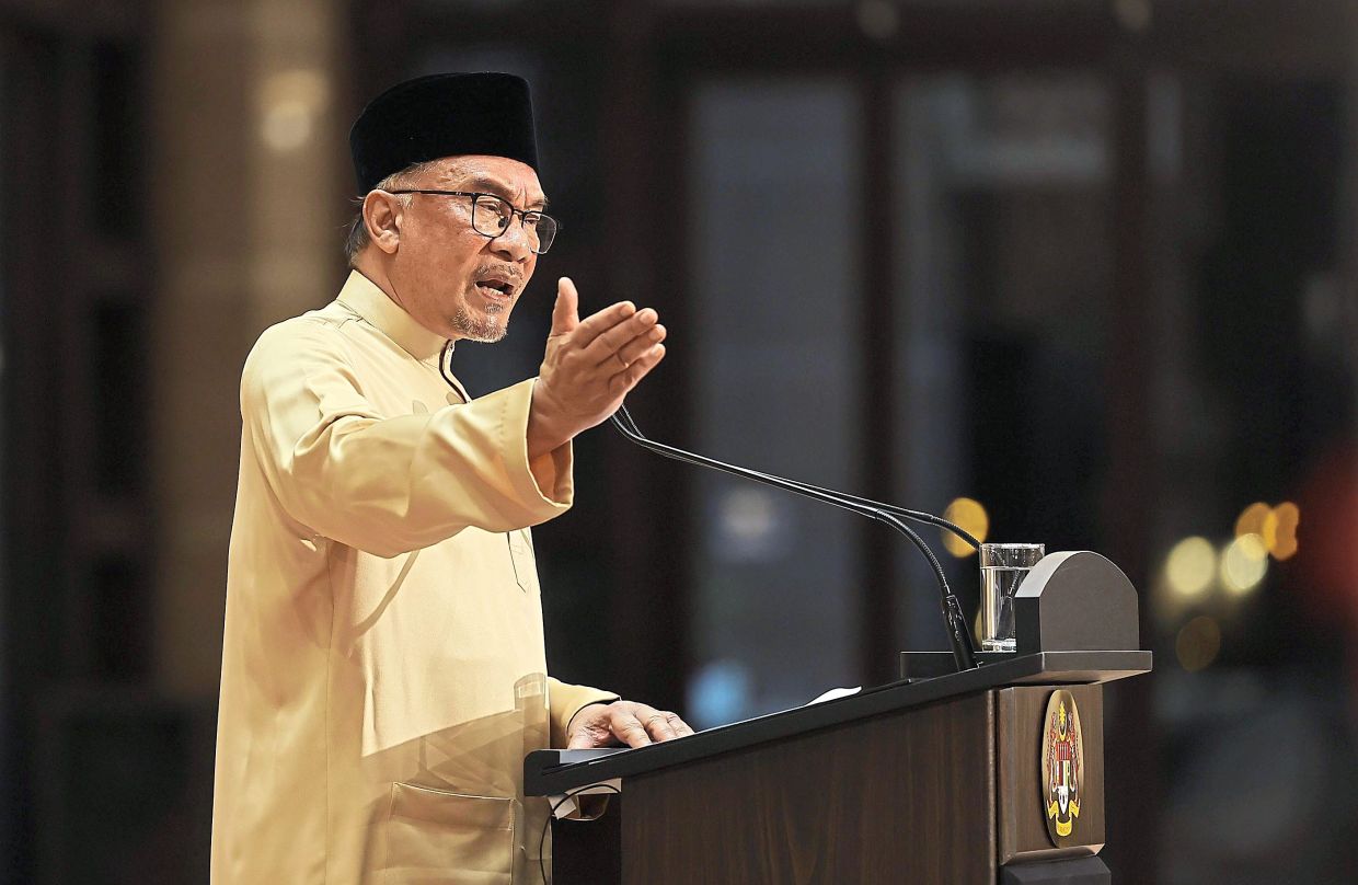 New chapter: Anwar delivering his New Year’s Day message at Masjid Putra in Putrajaya. — Bernama