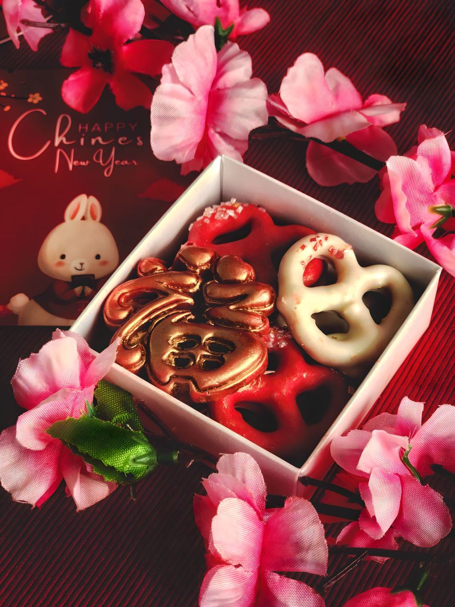 Chinese New Year-themed pretzels are popular during the festive season.