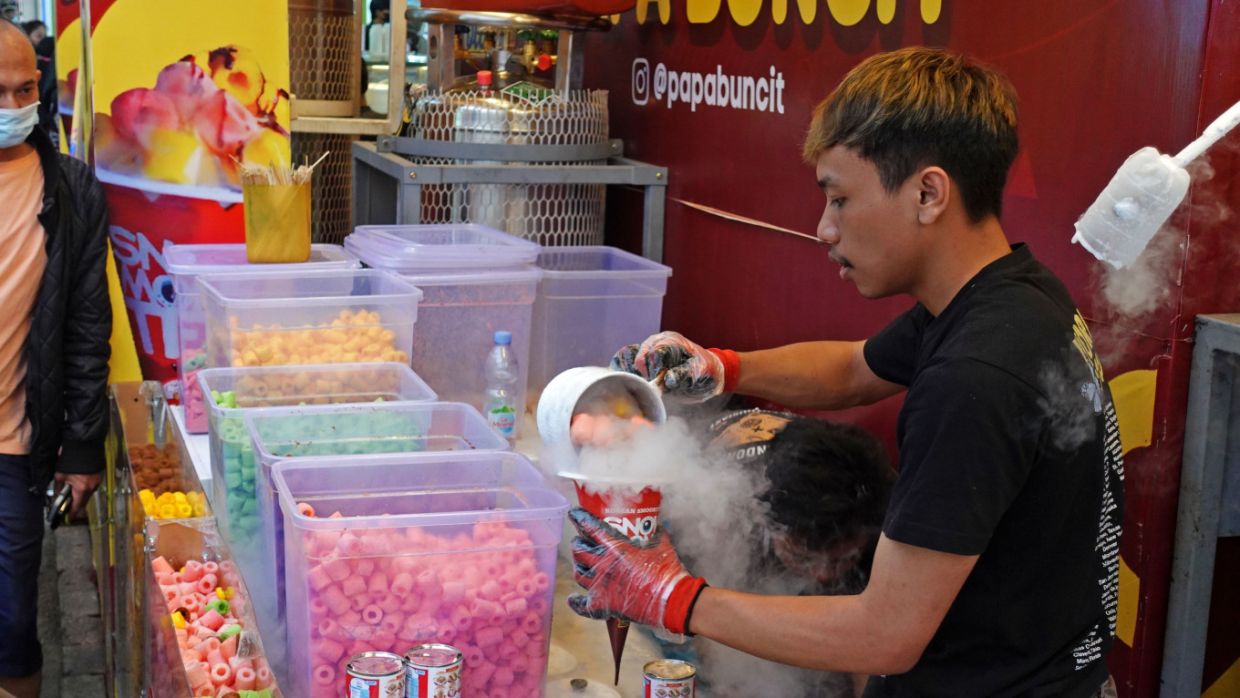 Indonesian government calls for vigilance after widespread food poisoning among children - Vimarsana News