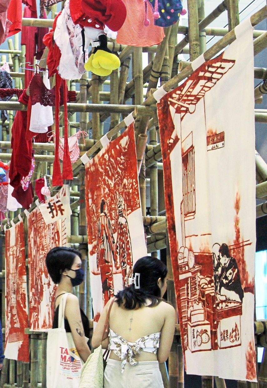 The installation 'My Alleyway Memories (Once Upon A Longtang)' has given the National Art Gallery a festive buzz. Photo: The Star/Chan Tak Kong