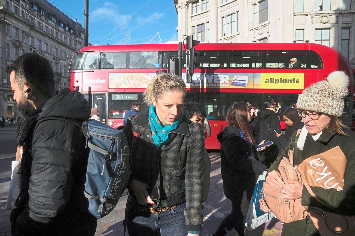 Beautiful Londoners Miss Out On Tube Fare Freeze And Face Above-inflation Hike Image Collection Beautiful Londoners Miss Out On Tube Fare Freeze And Face Above-inflation Hike Image Collection