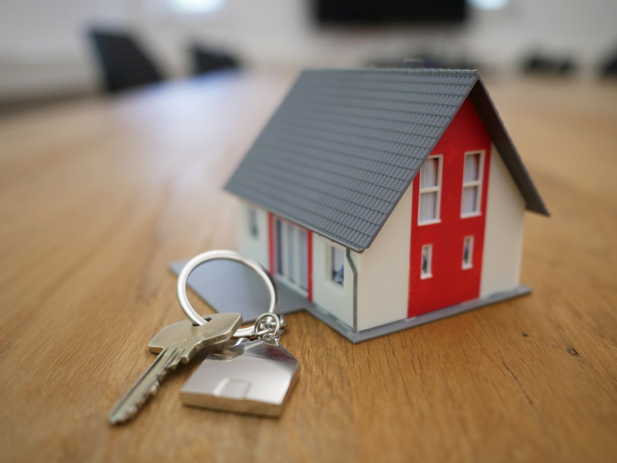 Londoners are selling homes on WhatsApp in booming private sales market - Vimarsana News