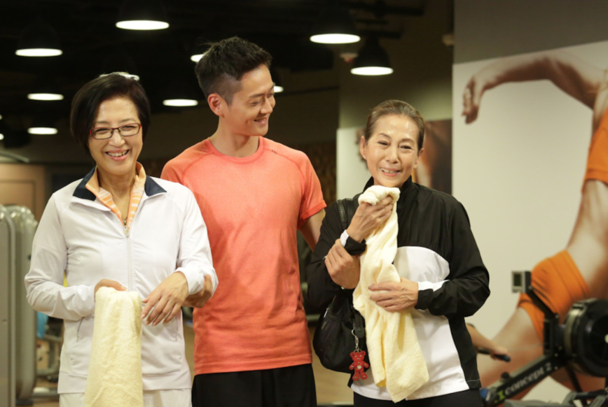 Lee Fung (right) in the 2012 TVB sitcom 'Come Home Love'.