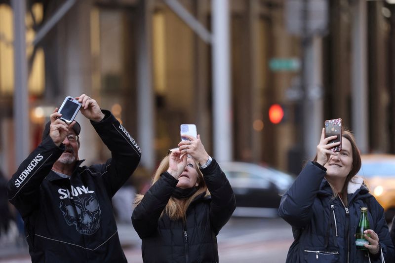 FILE PHOTO People use smartphones in Manhattan New York City U.S. February 11 2022. REUTERSAndrew KellyFile Photo