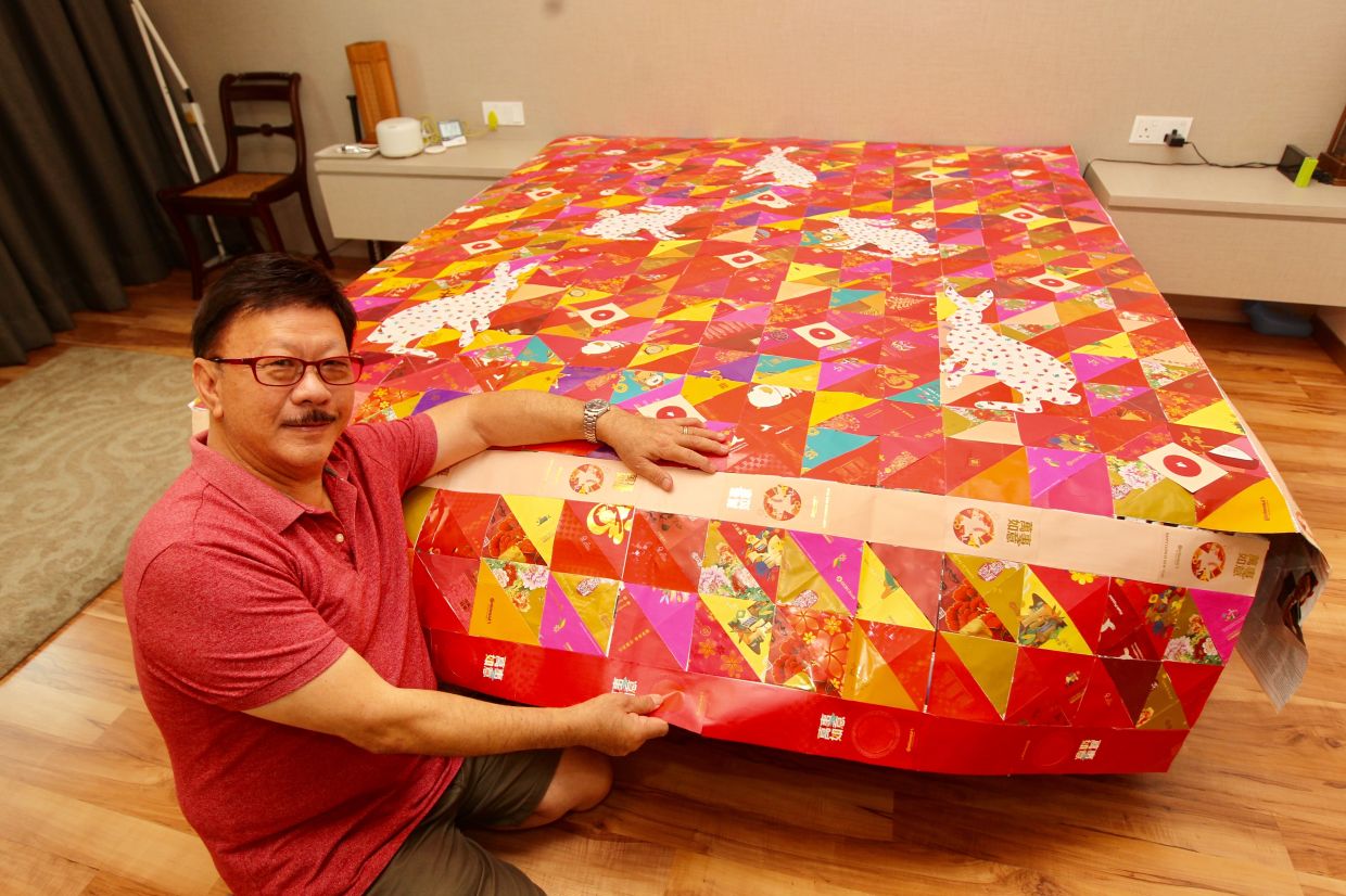 Loo cut and pieced together hundreds of ang pow packets for his creative Bunny Slumberland quilt.