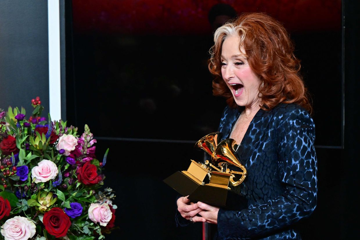 US musician Bonnie Raitt holds the awards for Best Americana Performance, Best American Roots Song, and Song of the Year for 'Just Like That '. – Photo: AFP