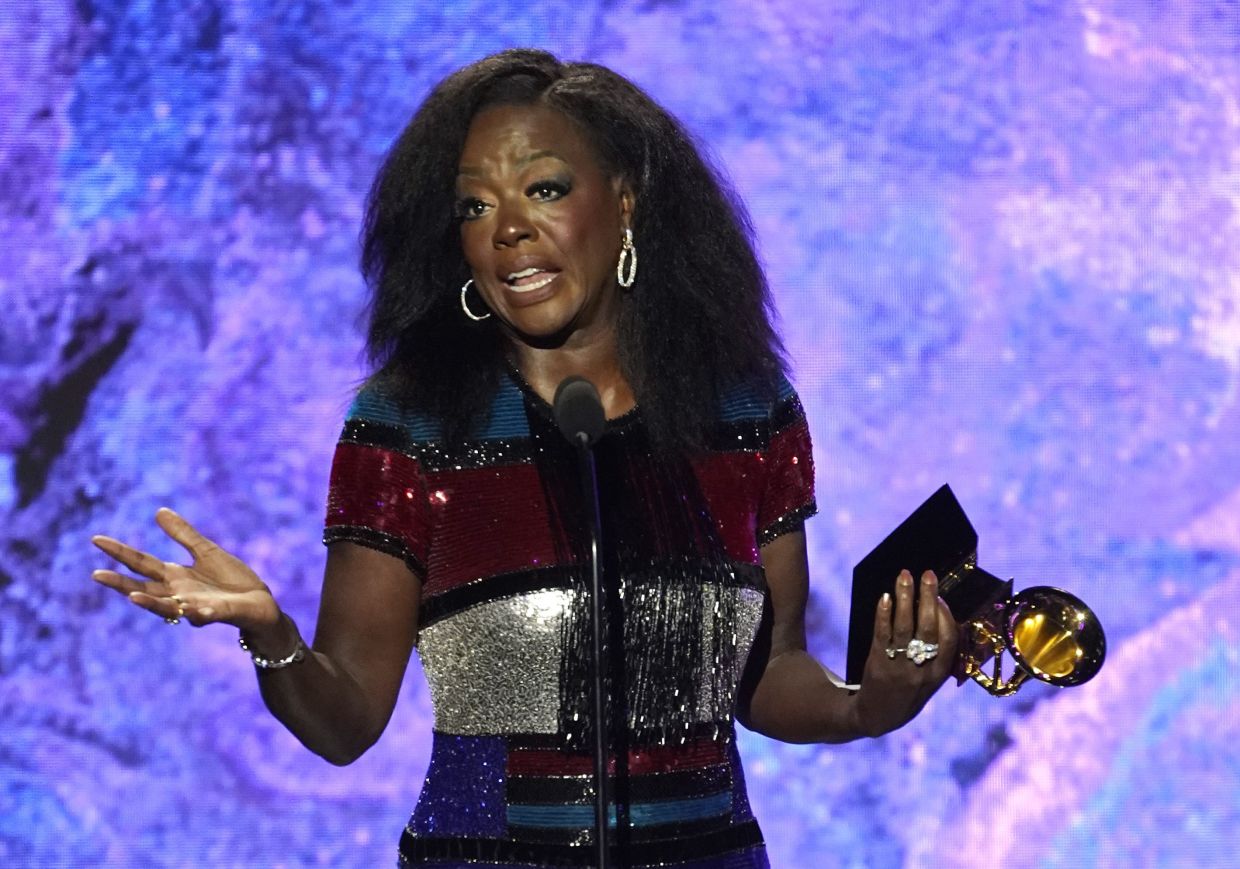 Viola Davis accepts the award for best audio book, narration, and storytelling recording for 'Finding Me: A Memoir'. - Photo: AP