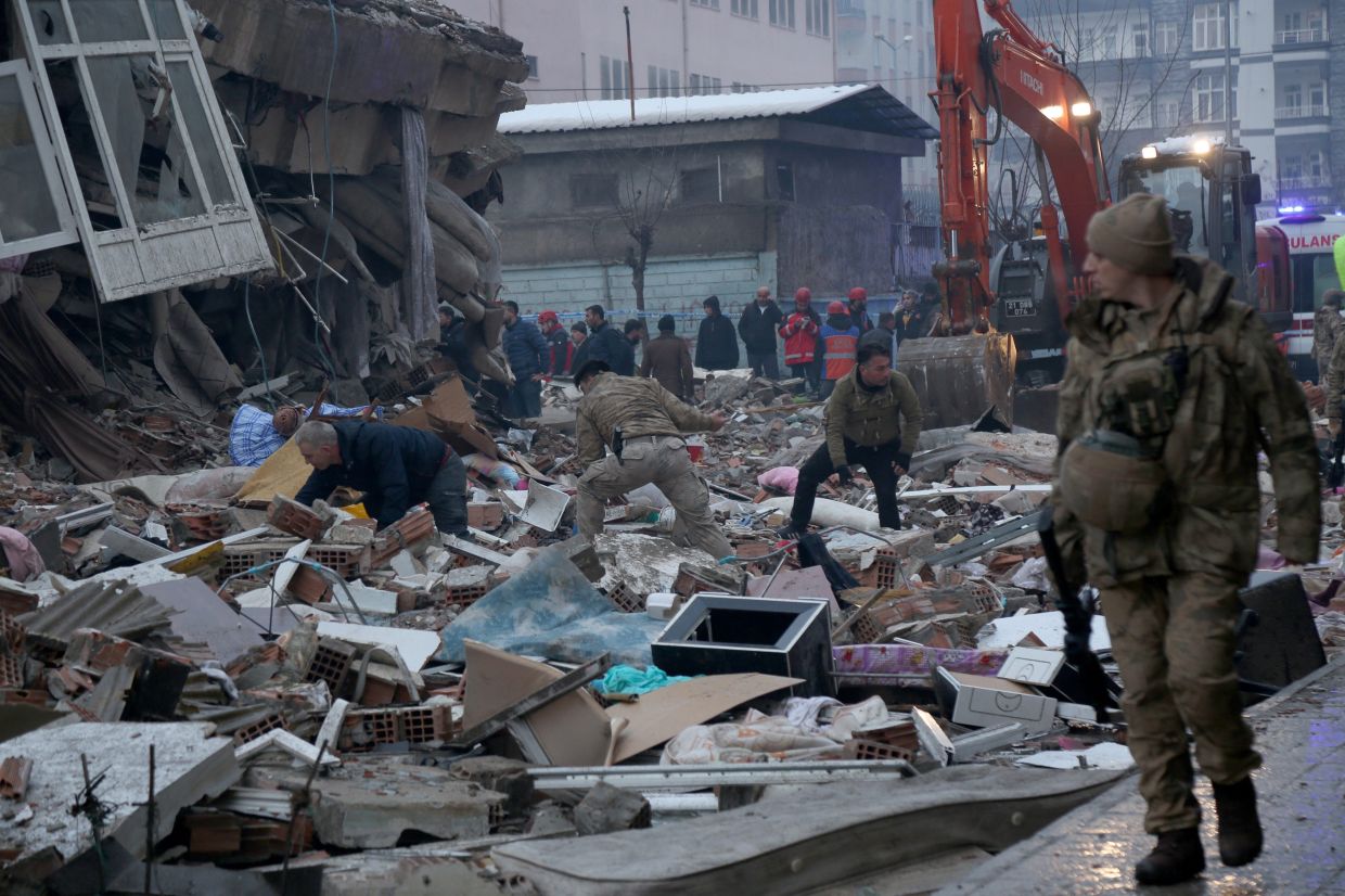 Powerful quake rocks Turkey and Syria, killing more than 600; hundreds still trapped under rubble (update) - Vimarsana News