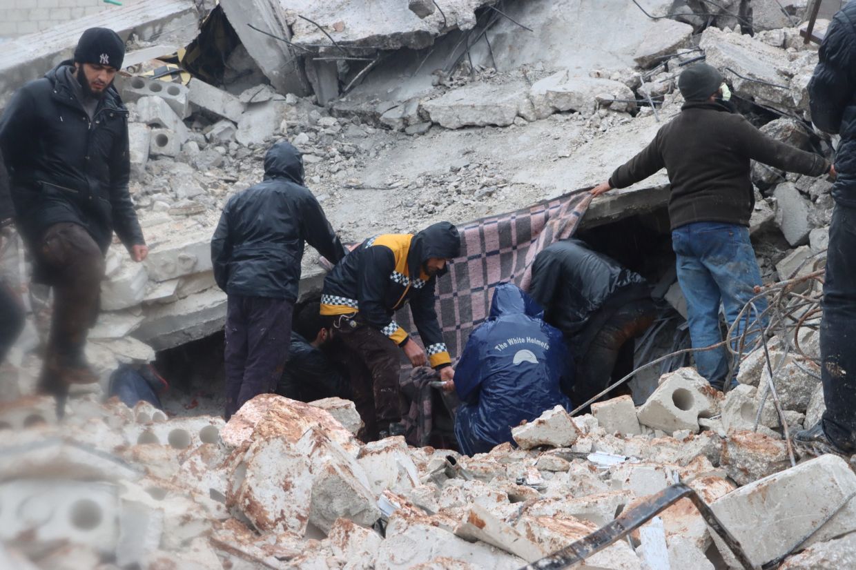 Powerful quake rocks Turkiye and Syria, kills more than 1,300; hundreds still trapped in rubble (update) - Vimarsana News