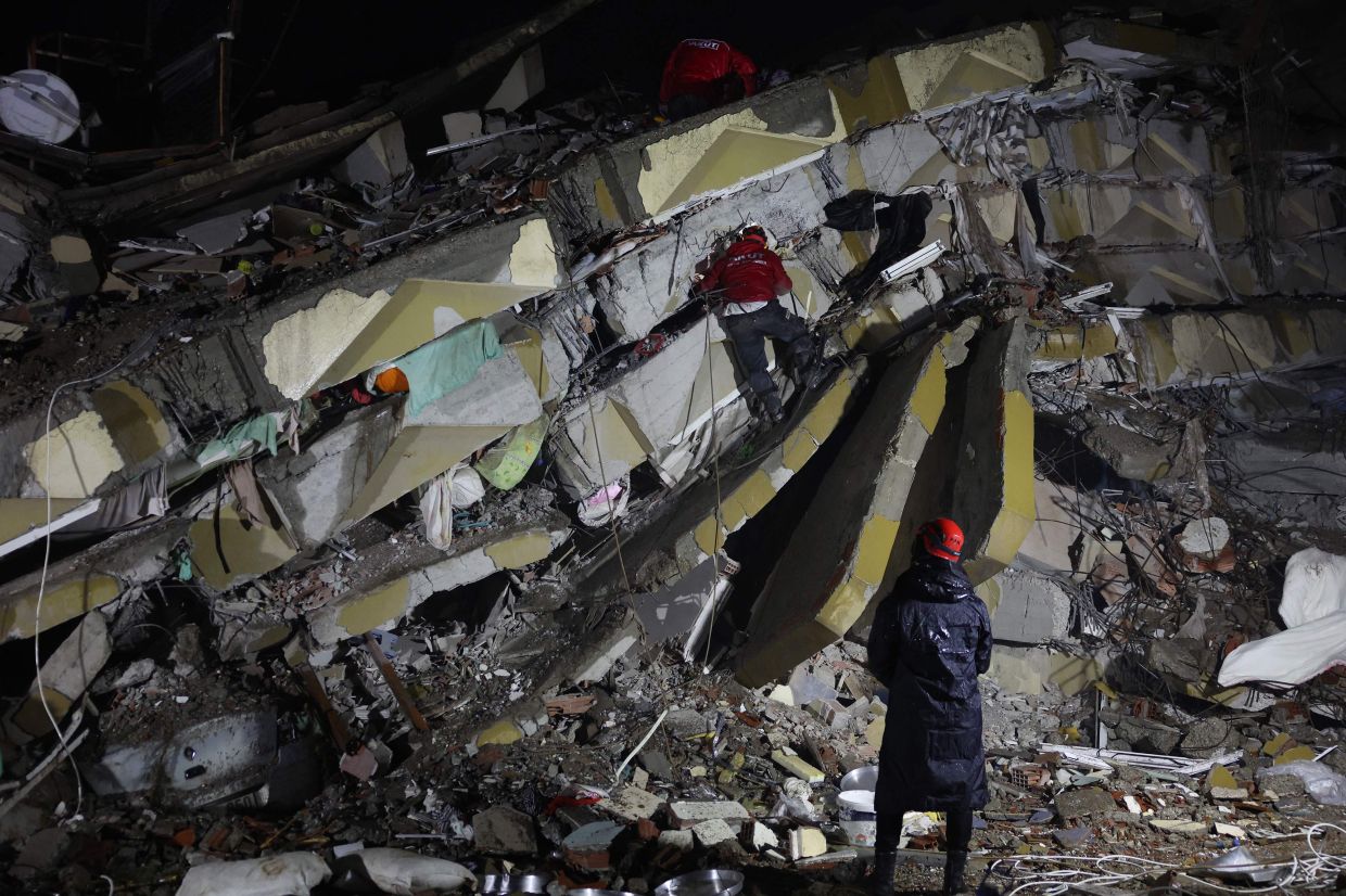 Turkiye earthquake: Send necessary aid alongside rescue workers, says Dr Wee - Vimarsana News