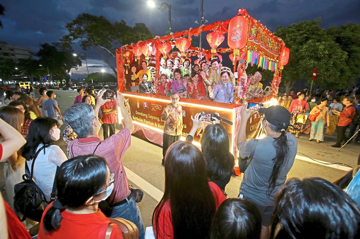 A ‘Dondang Sayang’ entourage on a float at the Chap Goh Meh celebration.