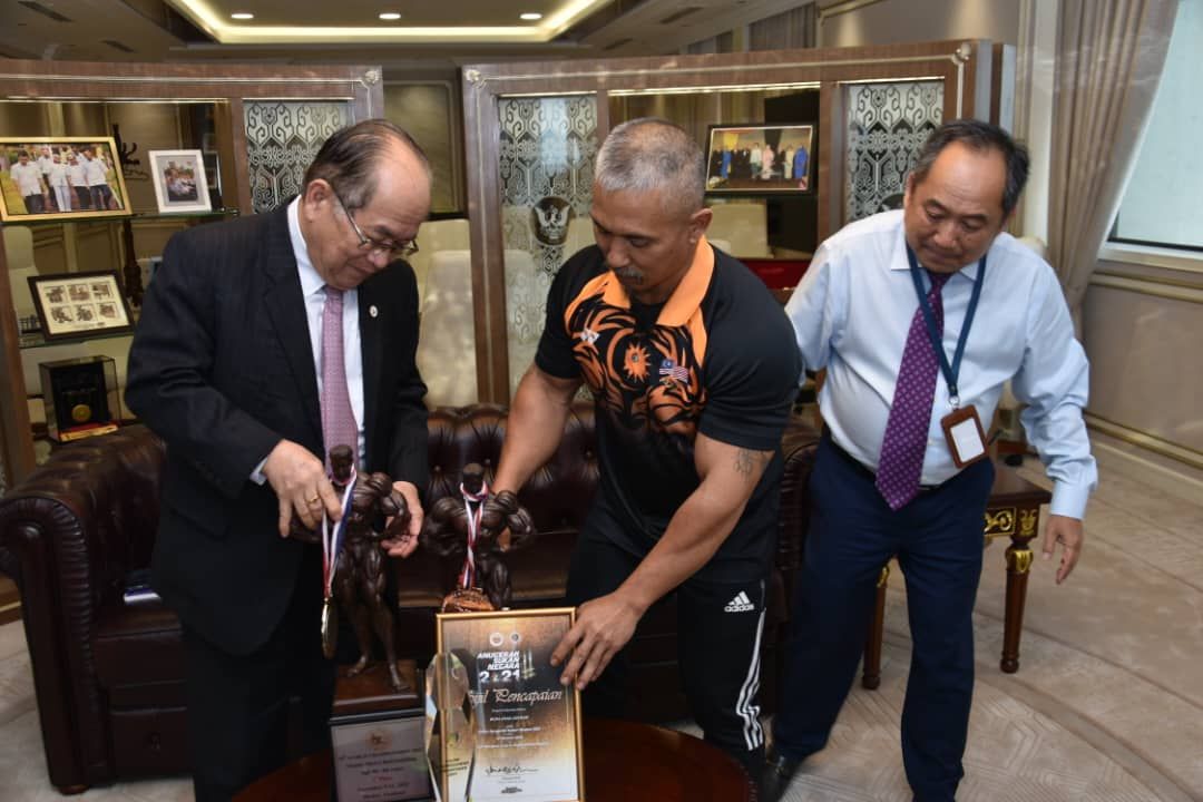 Veteran Sarawak bodybuilder to take part in two competitions before calling it a day - Vimarsana News