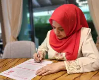 Shahrizat announces comeback, will contest Wanita Umno chief post