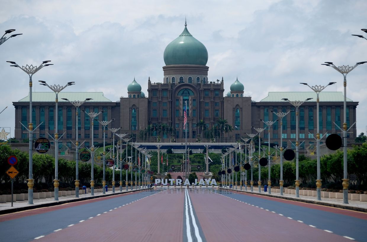 Ruji Ubi new Home Ministry sec-gen, Wan Ahmad Dahlan new ICU DG - Vimarsana News