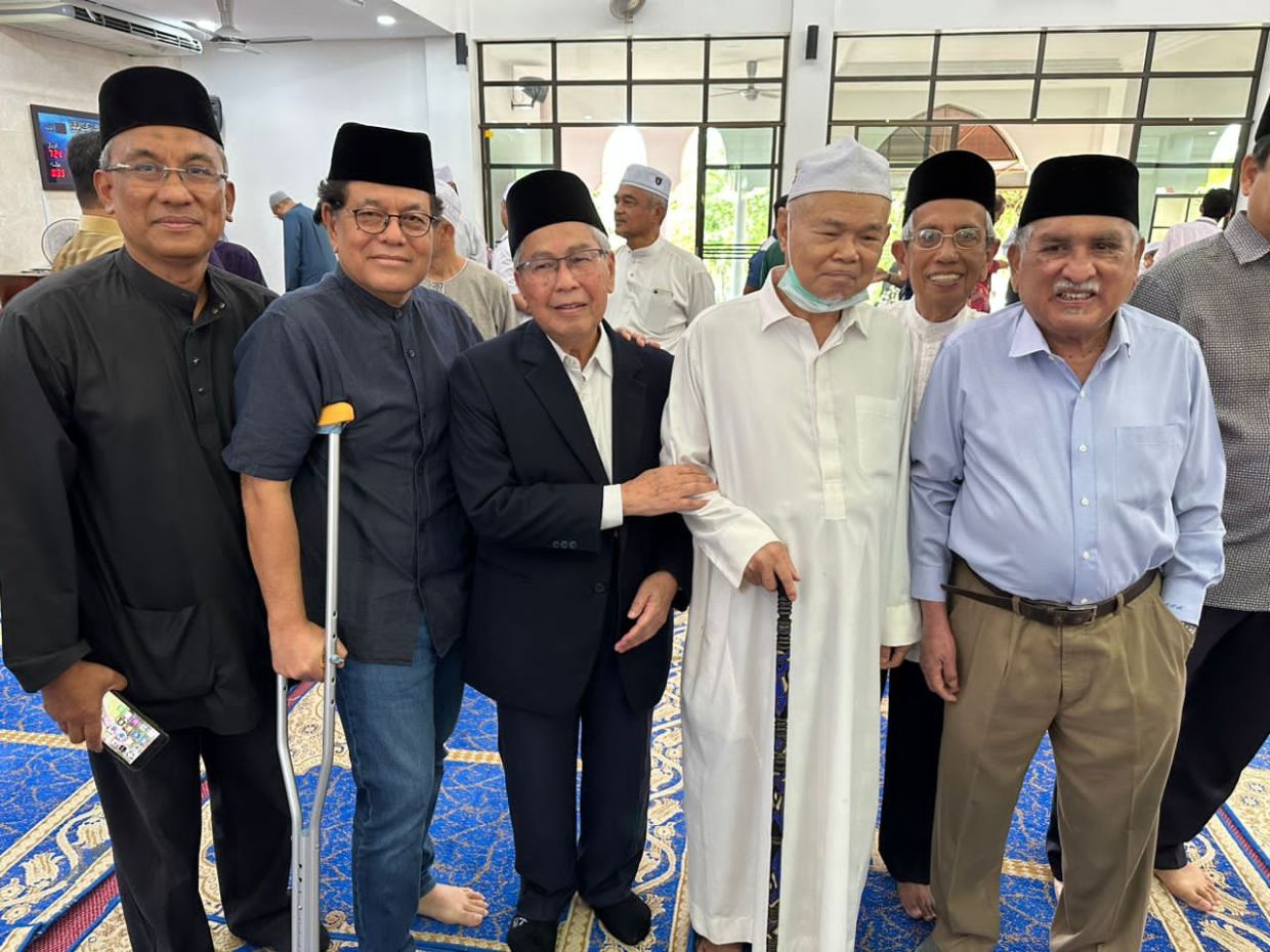 The writer (second from left) with former Institute of Islamic Understanding Malaysia (IKIM) director-general Tan Sri Ismail Ibrahim (third from left), former and first president of Muslim Youth Movement Malaysia (Abim) Razali Nawawi (third from right) and Datuk Dr Mohd Nor Manuty (right), all seen here at prayers.