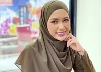 Zara’s photo with ring sets tongues wagging