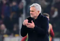 Soccer-Roma's Mourinho blames fourth official provocation for seeing red at Cremonese