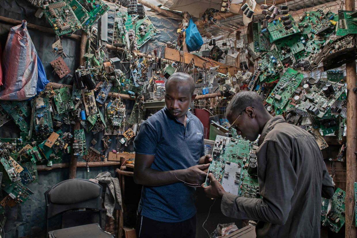 Kenyan innovators turn ewaste to bio-robotic prosthetic - Vimarsana News