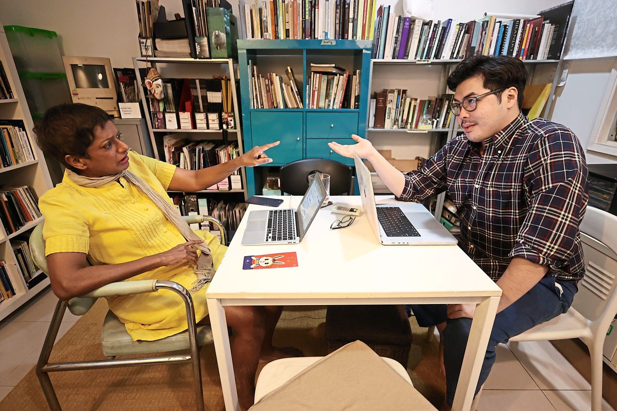 Kukathas (left) and Kuah getting animated during a rehearsal for 'Instant Cafe Night Live! Edisi X'. Photo: The Star/Glenn Guan 