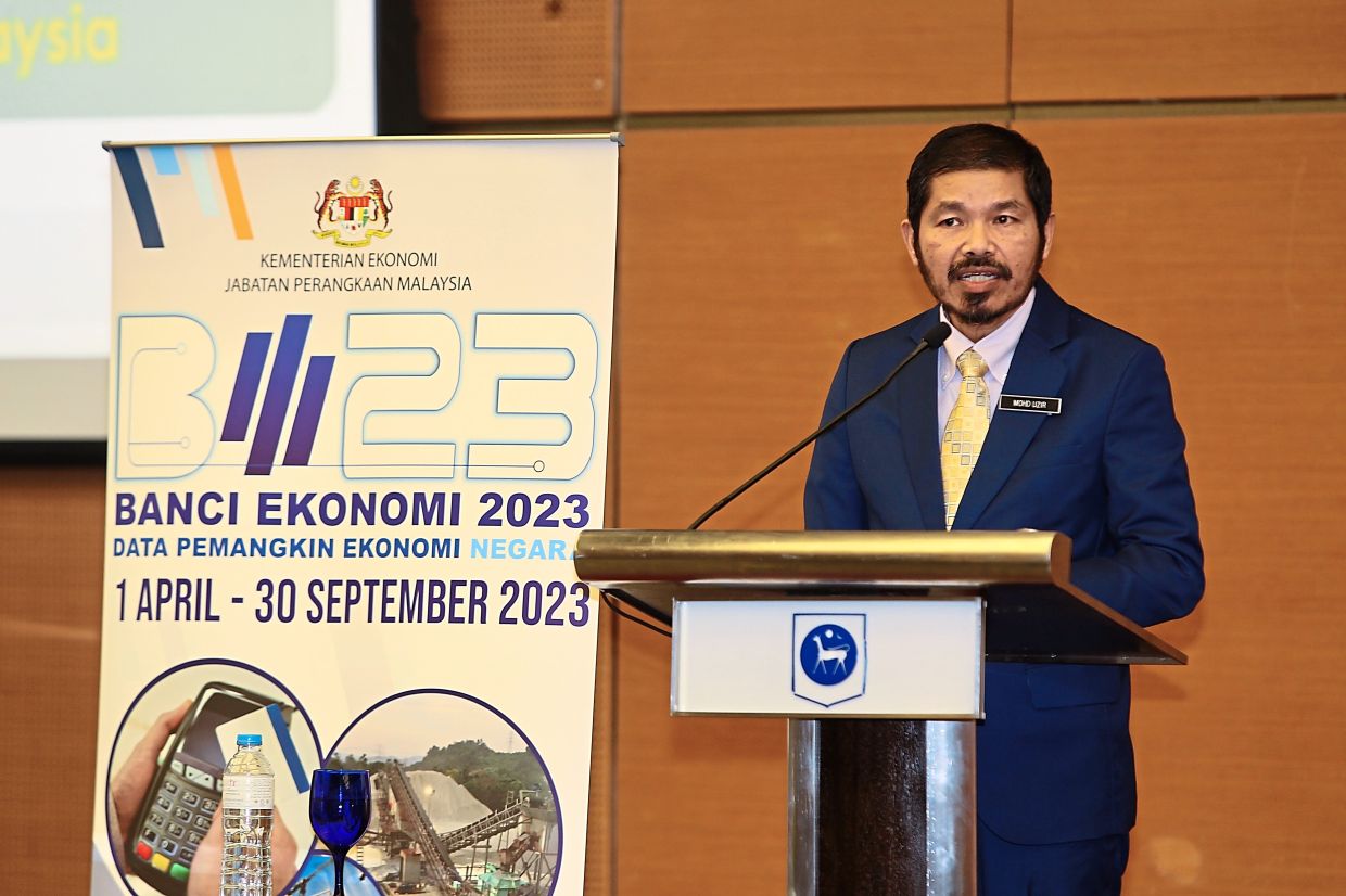 Department of Statistics Malaysia (DOSM) chief statistician Datuk Seri Dr Mohd Uzir Mahidin delivering his speech at the launch event of Economic Census 2023 held at Sasana Kijang, Bank Negara Malaysia.