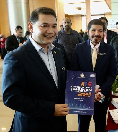 Economy Minister Rafizi Ramli holding a copy of the Annual Economic Statistics 2022 during his visit to DOSM exhibition on the sidelines of the launch event of Economic Census 2023 held at Sasana Kijang, Bank Negara Malaysia.