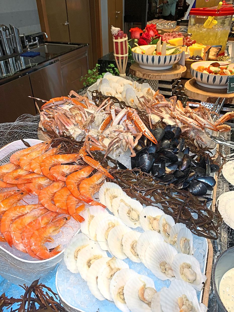 A variety of seafood such as prawns, scallops and crabs for starters.