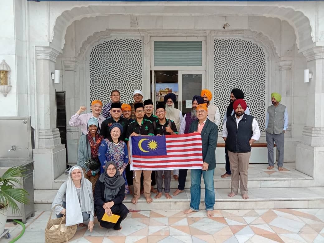 The Abim group at the magnificent Golden Temple – the holiest Sikh site in the world, over which many battles have been fought through the decades, says the writer. – FAISAL AZIZ/Abim/Twitter