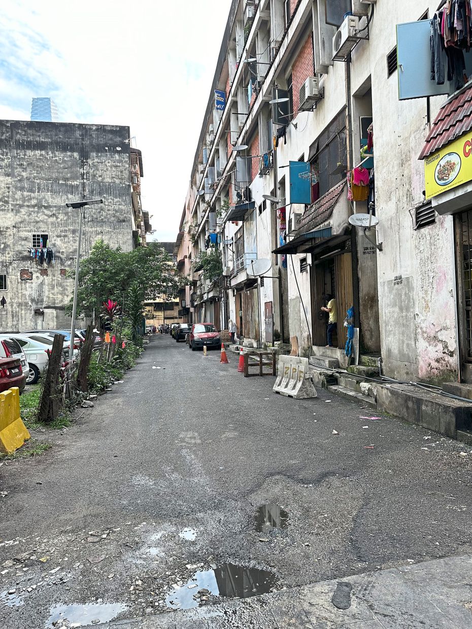 The grimy alley behind KL’s infamous ‘food street’ in Pudu. The other areas with heavy tourist traffic such as Jalan Petaling, Jalan Alor, Bukit Bintang and Chow Kit are just as repulsive!