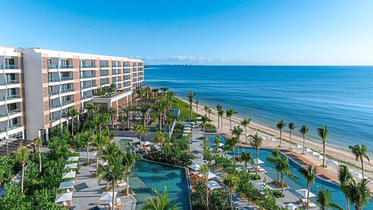 Waldorf Astoria Cancun has two zigzag pool. — Waldorf Astoria