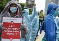 Indonesian students rally against Japan's plan to dispose nuclear wastewater