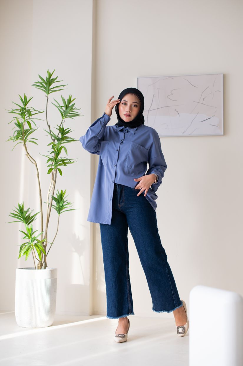 Today, there are more options for polished and professional office wear that is modest. Photo: Zucca