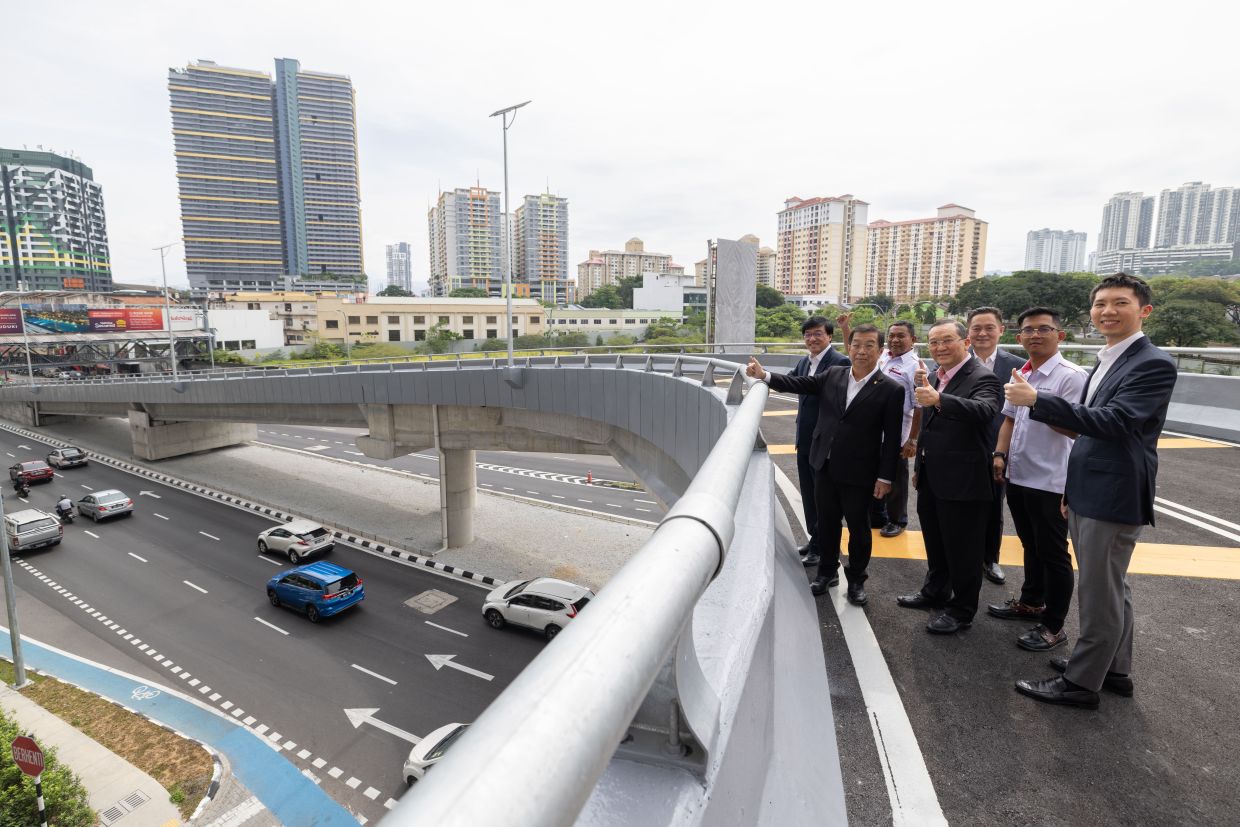 (From far left) Ho, Tan, Roslan, Leong, Yeoh. Kuek and Lionel inspect the ramp after the ribbon-cutting ceremony.