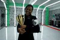 Female driver overtakes competition at Dakar race
