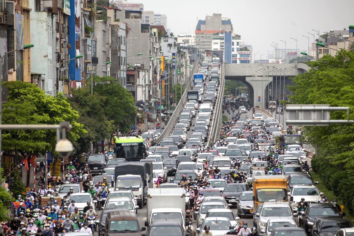 Association calls for pilot implementation of battery-powered taxis - Vimarsana News