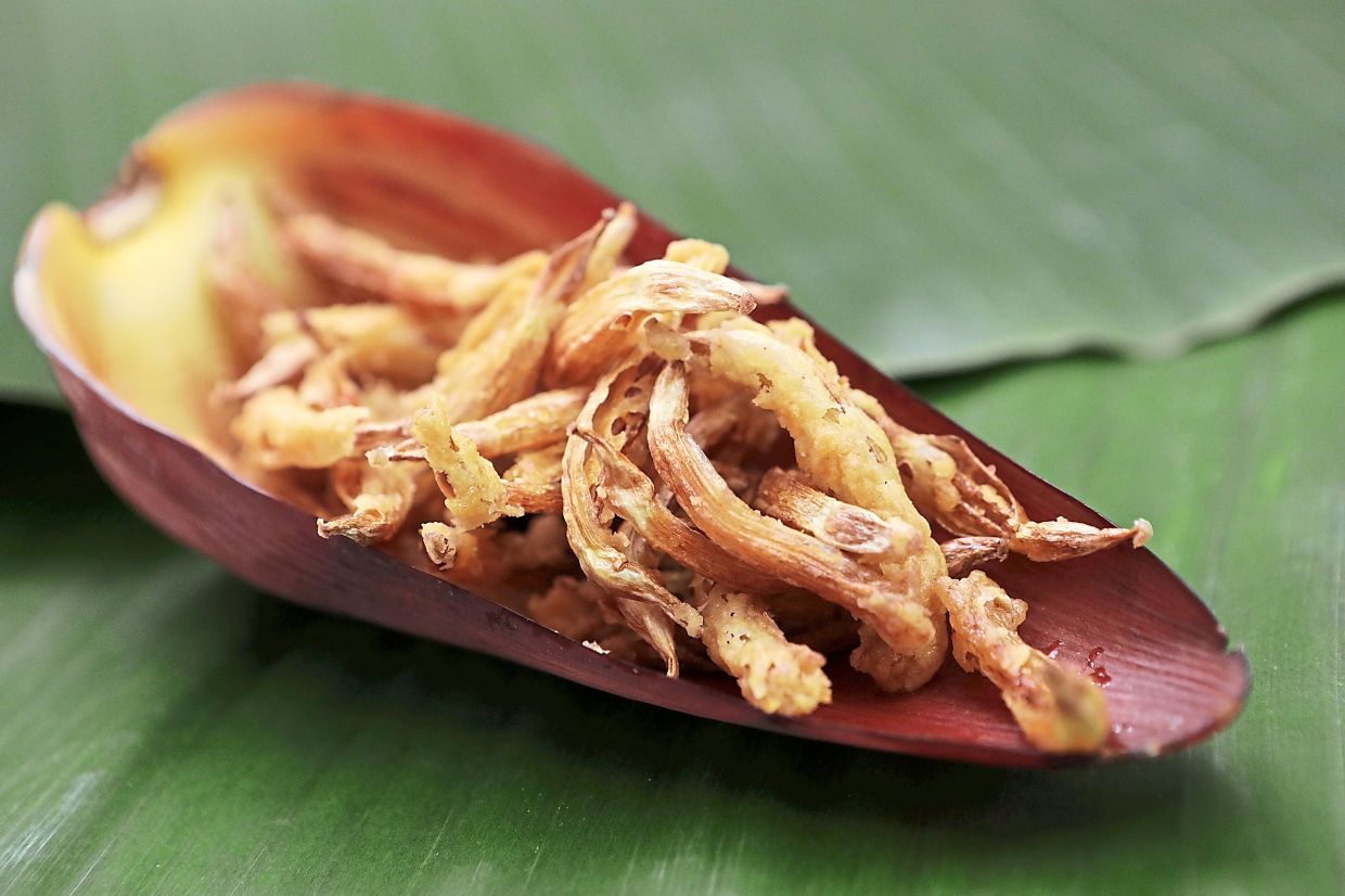 Crispy banana heart fritters make a savoury snack that can be enjoyed when breaking fast. — Photos: YAP CHEE HONG/The Star