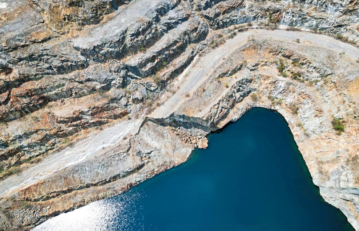 Controversial gold mine reopens - Vimarsana News