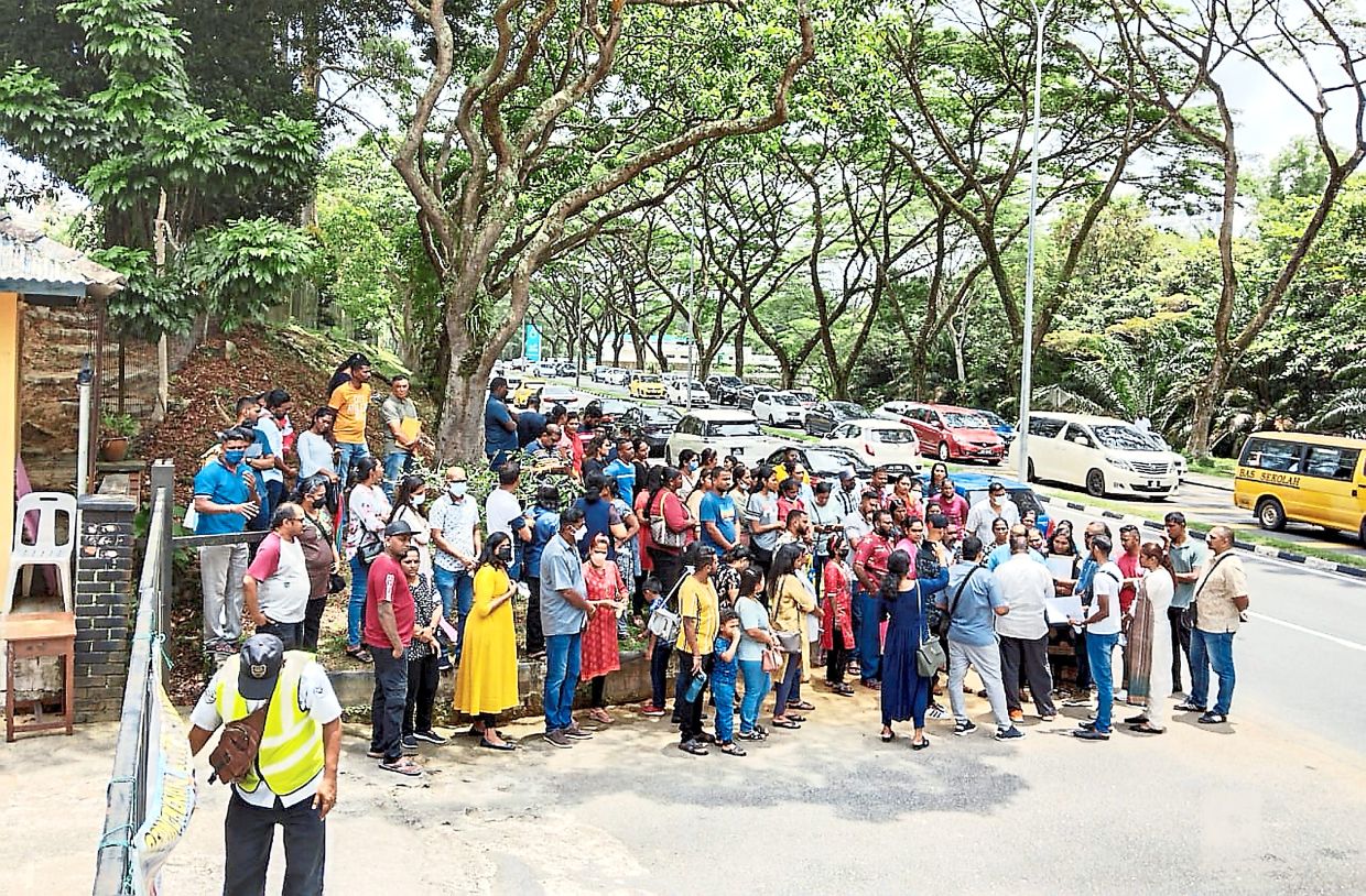 Parents stage protest over Johor education dept's decision - Vimarsana News