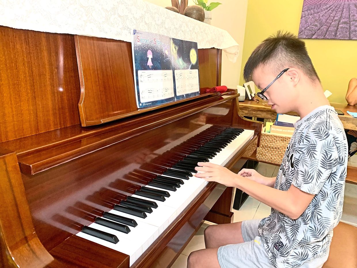 Wei Xing has completed his Grade Two piano exam, and can play many popular piano pieces with confidence.