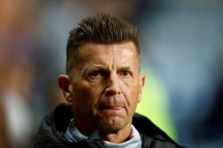 Soccer-South Korea women coach Bell extends deal until end of next year