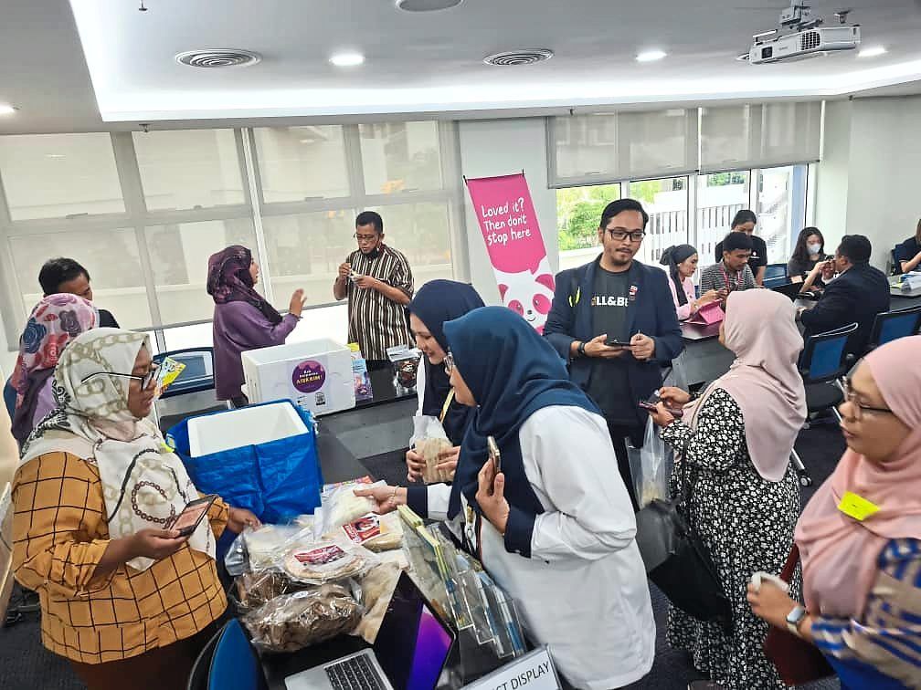 MSMEs took the opportunity to introduce their products and services during the networking session.