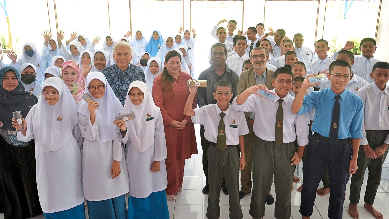 Giving gift of better vision - Vimarsana News