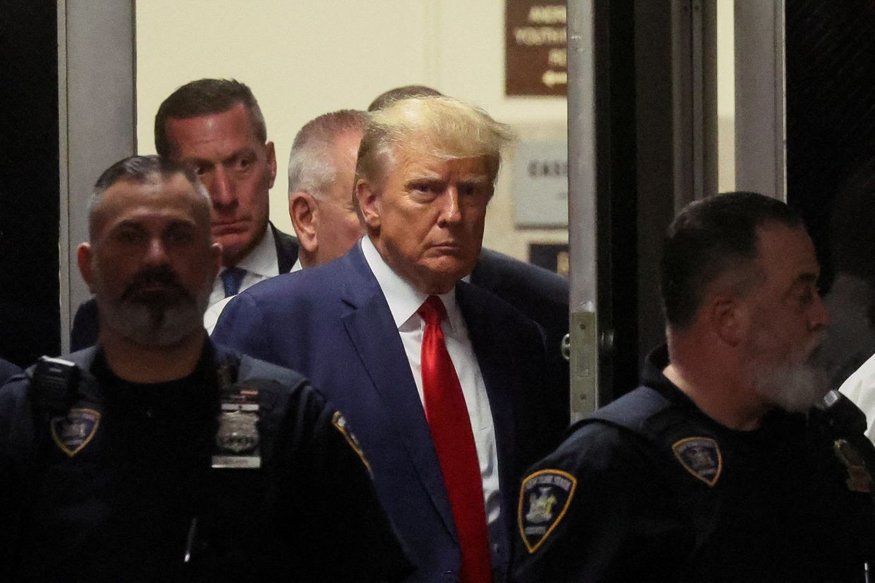 '#TrumpArraignment', 'conspiracy', '#LockHimUp' trend on Twitter after Donald Trump's arrest - Vimarsana News