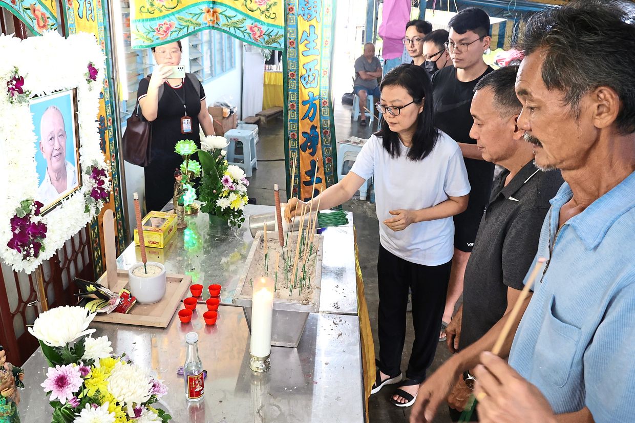 Children mourn father's death in pufferfish tragedy - Vimarsana News