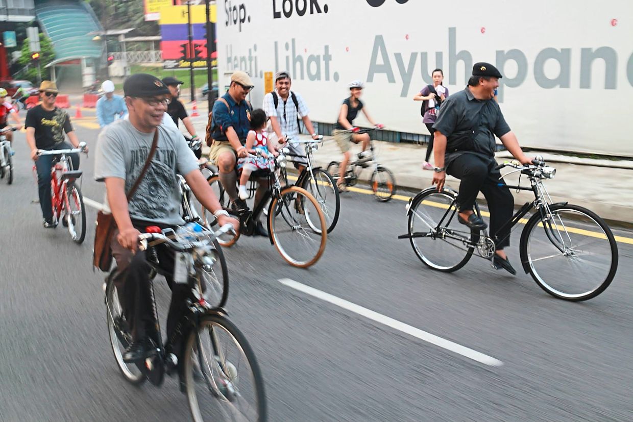 City or town bicycles are design for adults who prefer a minimalistic and budget-friendly option.