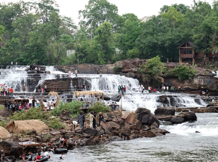 Saravan waterfalls​ offer new visitor attractions - Vimarsana News