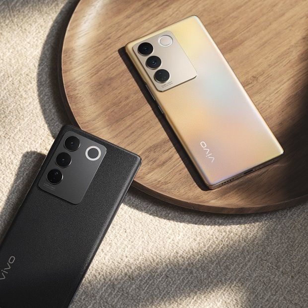 V27’s other available normal fixed colours are Noble Black or Flowing Gold.