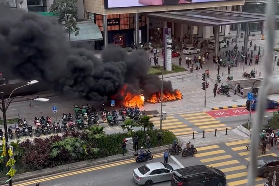 Nine motorbikes, four electric scooters destroyed in fire outside KL mall - Vimarsana News