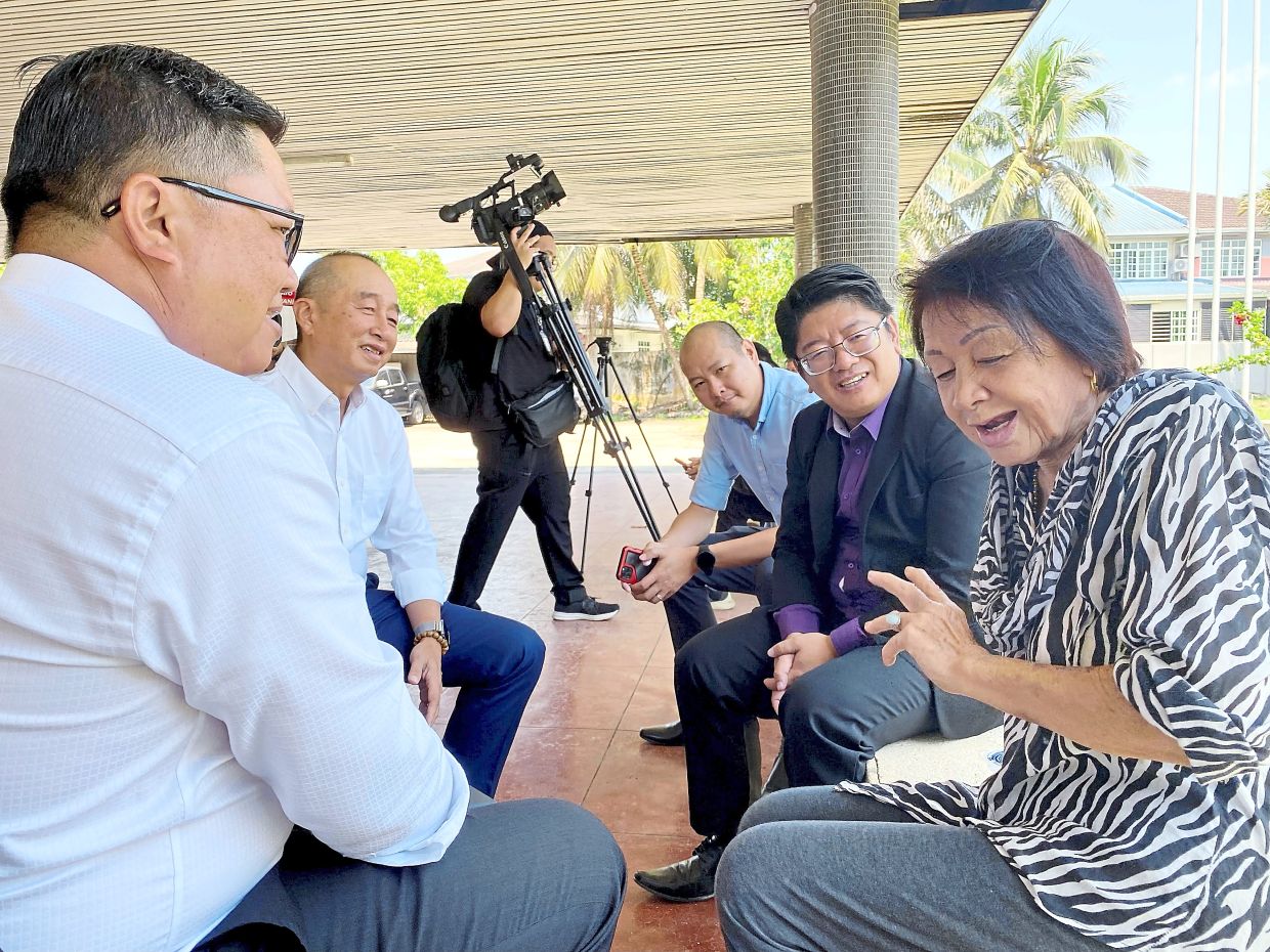 Govt urged to lift ban on Mojuntin book - Vimarsana News